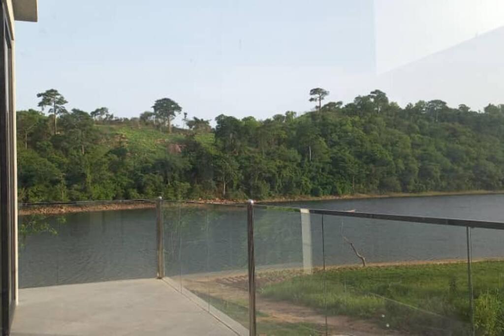 Vista Lakeside Villas Akosombo Extérieur photo